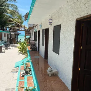 https://casa-victor-avila-isla-holbox.quintano-roohotels.com